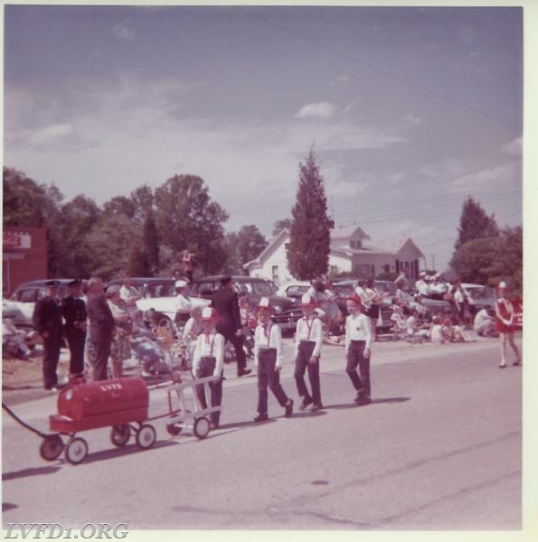 1963:  Junior firefighters in parade in Waldorf